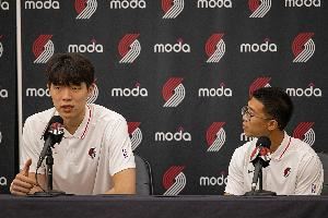 😂首秀紧张吗？杨瀚森：我倒是不紧张 感觉Chris比我紧张多了